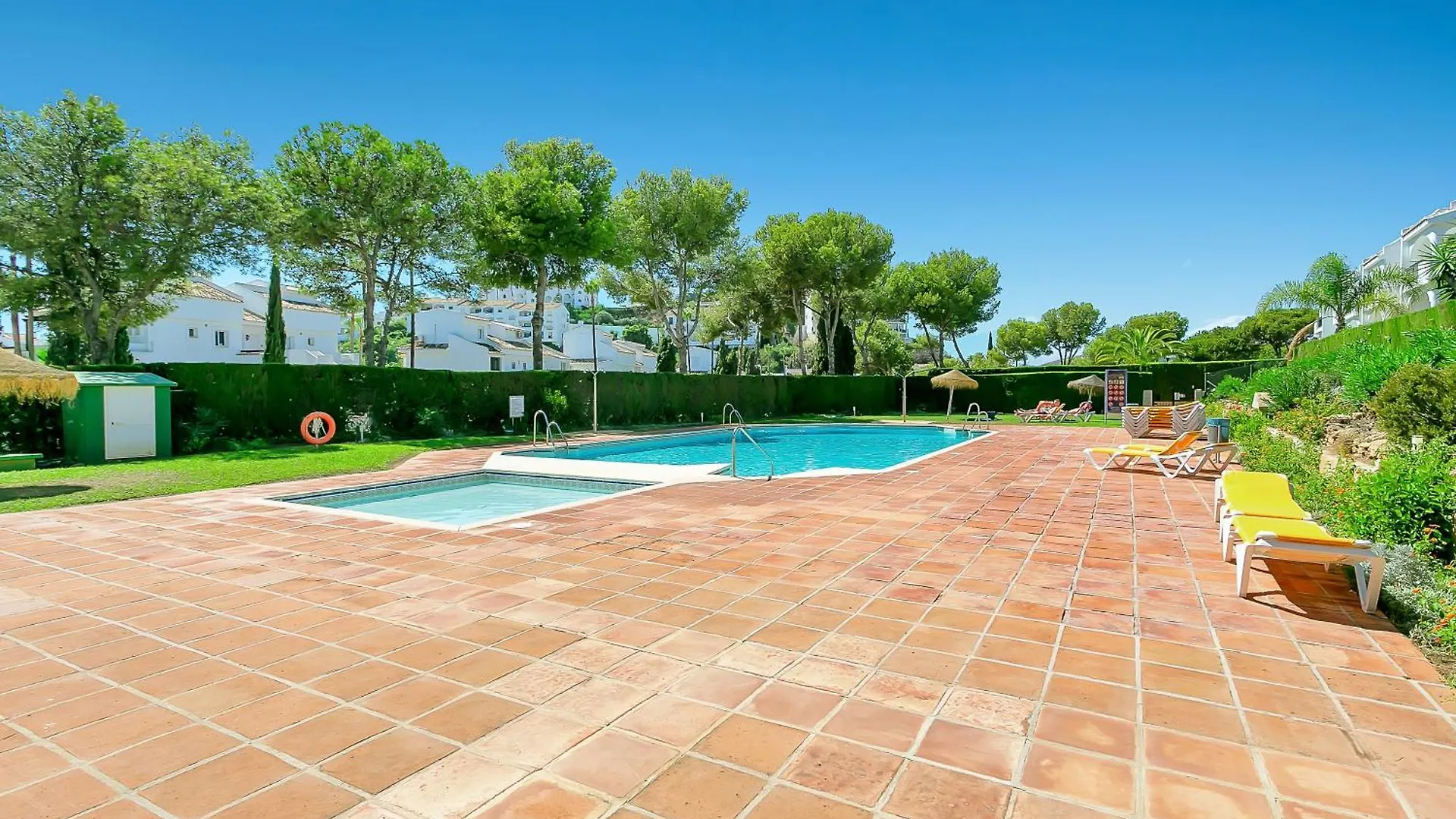 Modern Studio In Miraflores Near Amenities! Sitio de Calahonda Spain