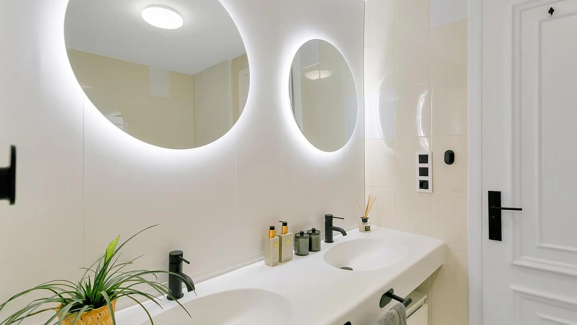 Modern Studio In Miraflores Near Amenities! Sitio de Calahonda Spain