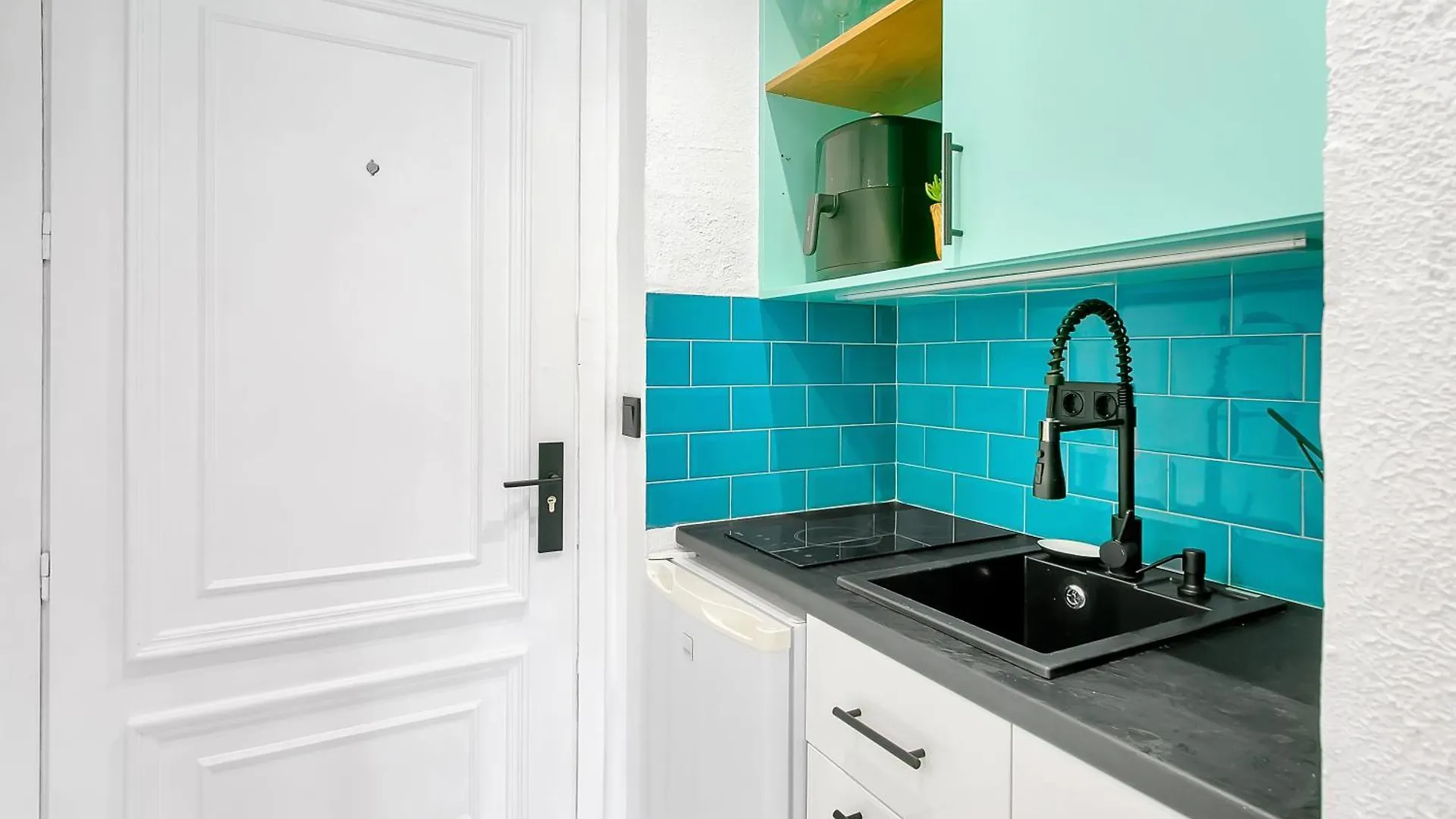 Modern Studio In Miraflores Near Amenities! Sitio de Calahonda