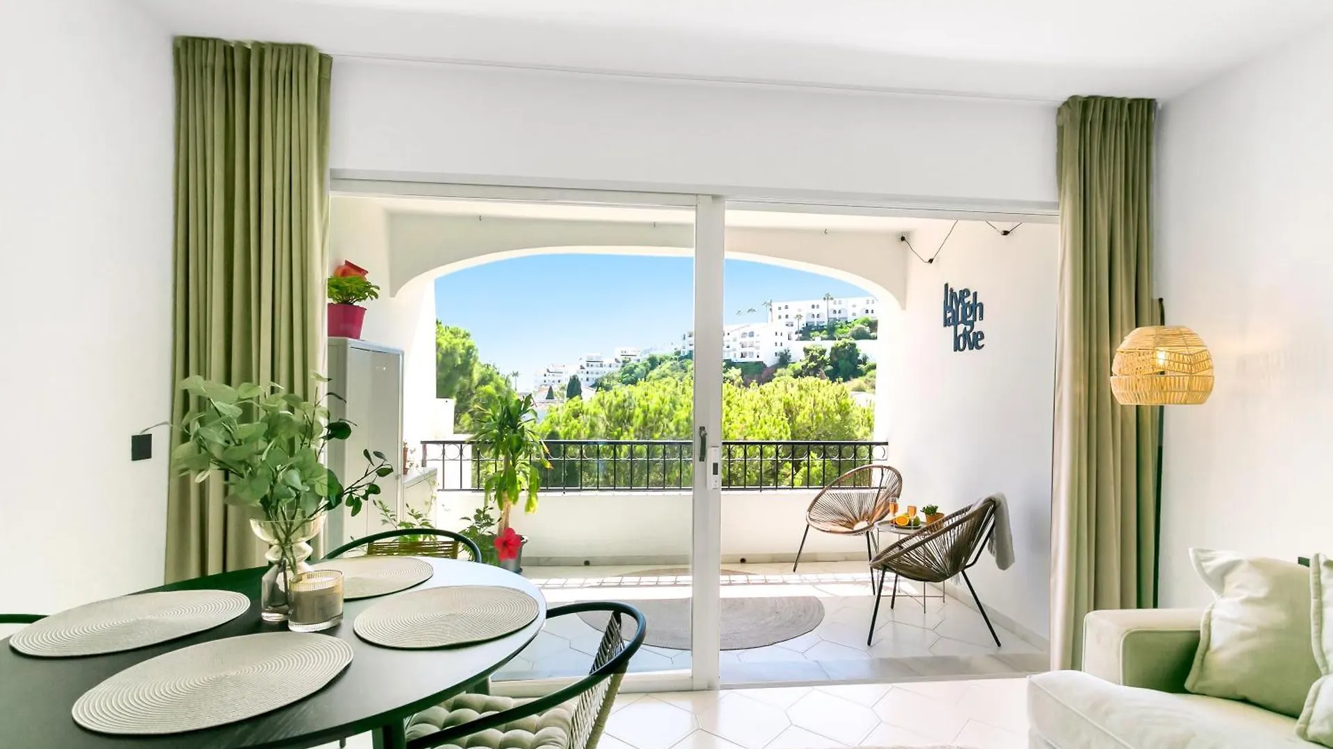 Modern Studio In Miraflores Near Amenities! Sitio de Calahonda Apartment