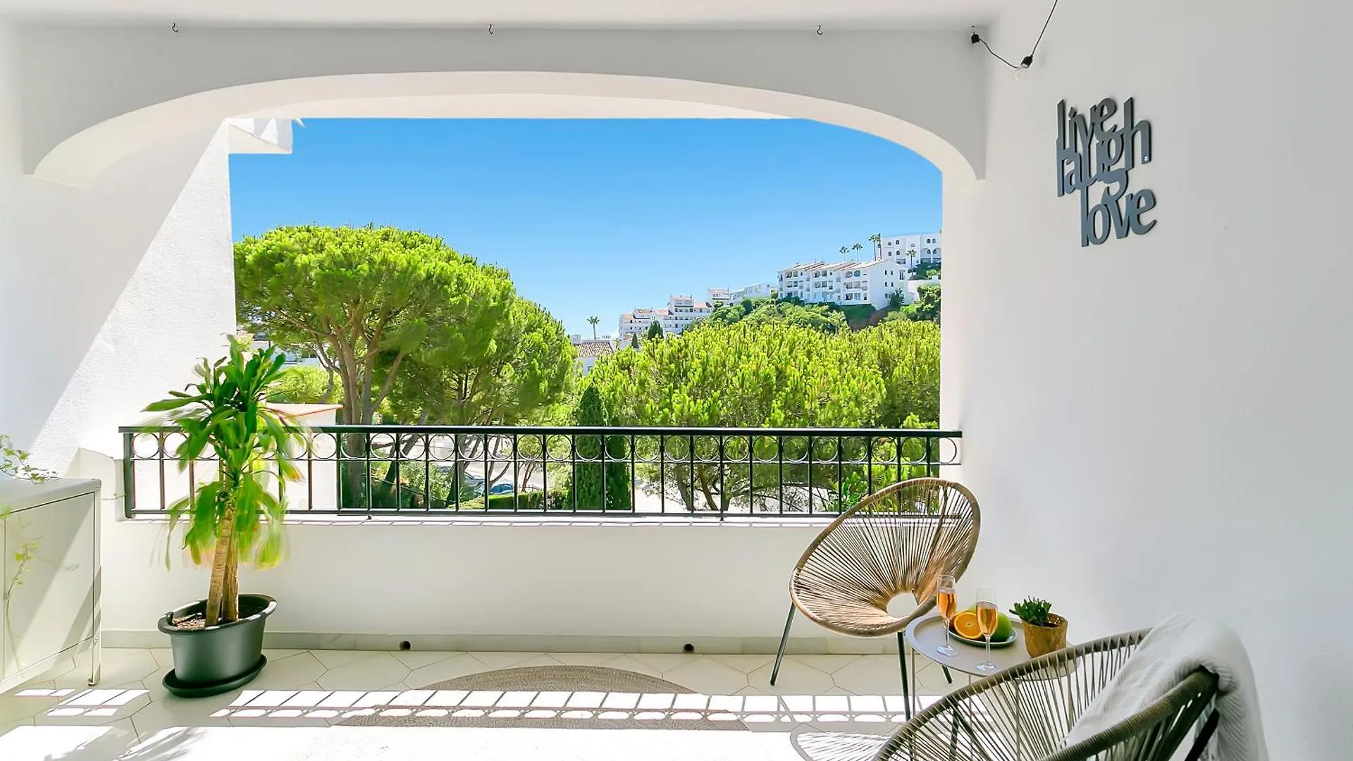 Modern Studio In Miraflores Near Amenities! Sitio de Calahonda Apartment