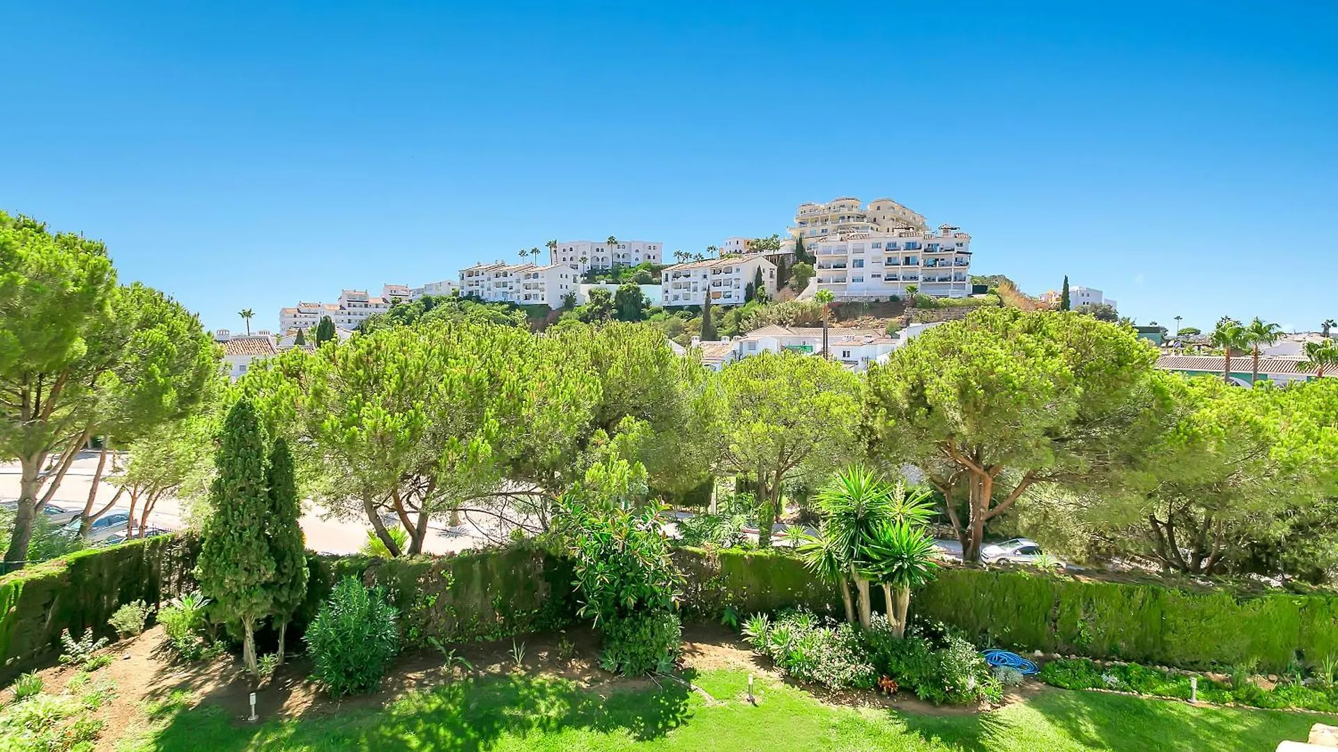 Modern Studio In Miraflores Near Amenities! Sitio de Calahonda Apartment